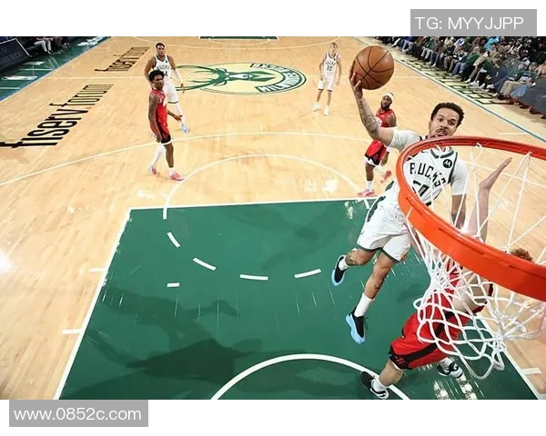 雄鹿双星梅奥复出，球队状态回暖