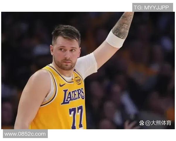 湖人对阵雷霆精彩比赛中文回放分析与精彩瞬间回顾 湖人对阵雷霆精彩比赛中文回放分析与精彩瞬间回顾